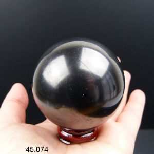 Boule Schungite diamètre 6,2 cm, avec Support en bois