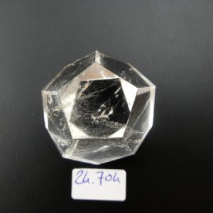 Dodécaèdre en cristal de roche, épaisseur 2,7 cm. Pièce unique de 38 grammes