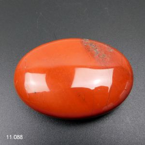 Jaspe rouge, galet 7 x 5 cm