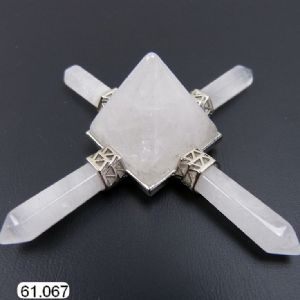 Cristal de Roche - Quartz blanc, Pyramide amplificateur d'énergie. env. 9 cm
