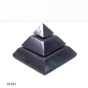 Pyramide Schungite SAQQARAH 7 cm x haut. 5,5 cm. OFFRE SPECIALE