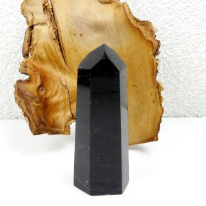 Tourmaline noire, Obélisque 11,6 cm. Pièce unique 224 grammes