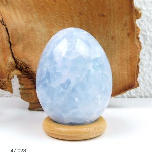 Oeuf Calcite bleue 5 x 3,8 cm avec support en bois. Pièce unique