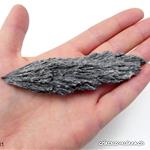 Cyanite noire - Balai de Sorcière. Long. 10,1 cm. Pièce unique