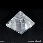 Pyramide Cristal de Roche, base 3,7 x haut. 2,8 cm. Pièce unique