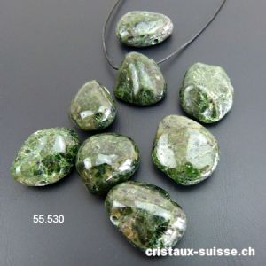 Chromdiopside percée avec cordon en cuir à nouer. Taille XL