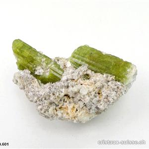 Tourmaline verte cristallisée, env. 9 x 6,5 x 4 cm. Pièce unique