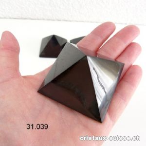 Pyramide Schungite, base 5,2 - 5,5 x hauteur 3 cm