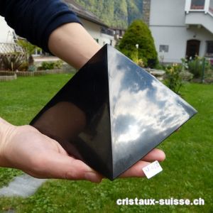 Pyramide Schungite 15 cm x haut. 10 cm, env. 2'120 grammes. Pièce unique