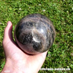 Boule Pierre de Lune noire de Madagascar Ø 8,5 cm. Pièce unique