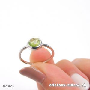 Bague Péridot clair facetté en argent 925. T. 54