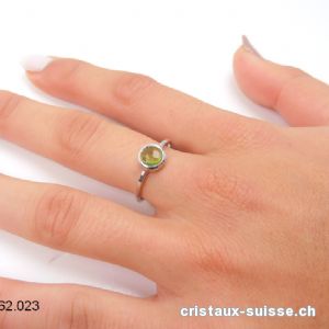 Bague Péridot clair facetté en argent 925. T. 54