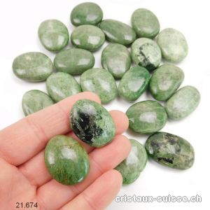 Apatite verte 2,5 - 3 cm / 10 - 14 grammes.