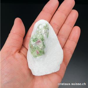 Pargasite verte et Spinelle rose dans marbre blanc. Pièce unique
