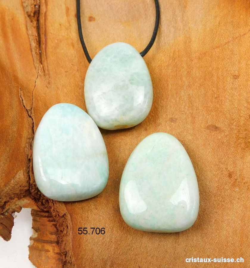 Amazonite claire 3 x 2,5 cm percée avec cordon en cuir noir à nouer