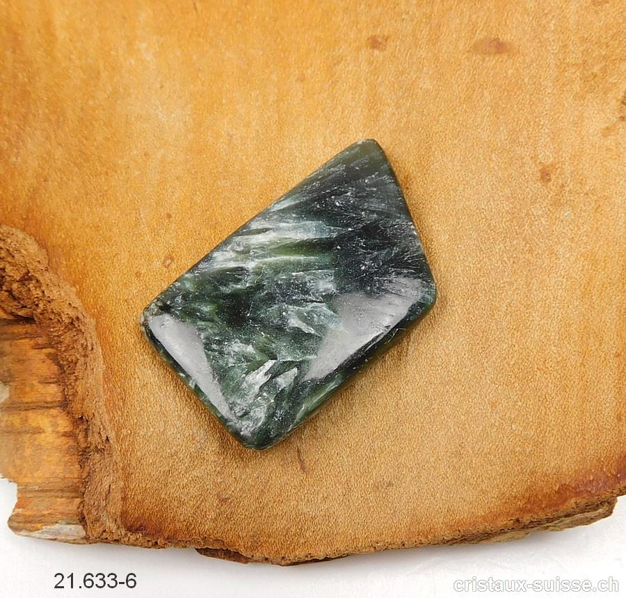 Séraphinite de Sibérie, polygone 3,7 x 2,3 x ép. 0,55 cm. Pièce unique