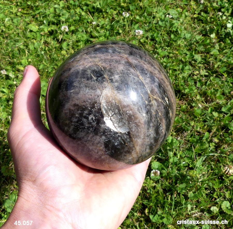 Boule Pierre de Lune noire de Madagascar Ø 8,5 cm. Pièce unique