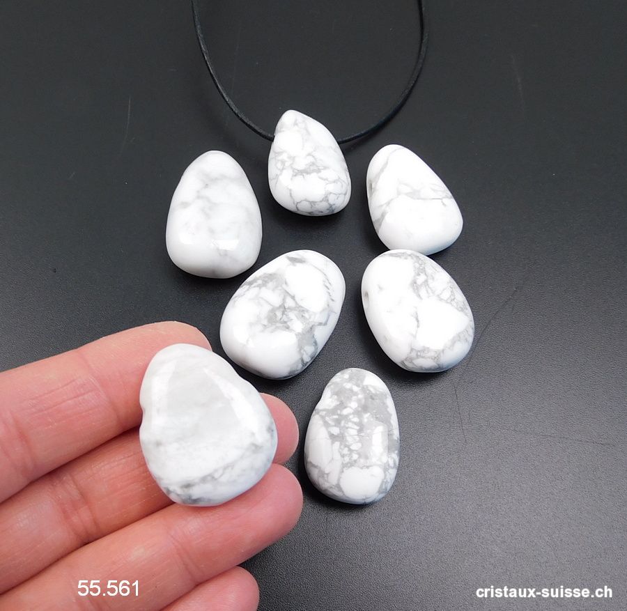 Magnésite - Howlite blanche 3 cm percée avec cordon cuir noir à nouer. Offre Spéciale