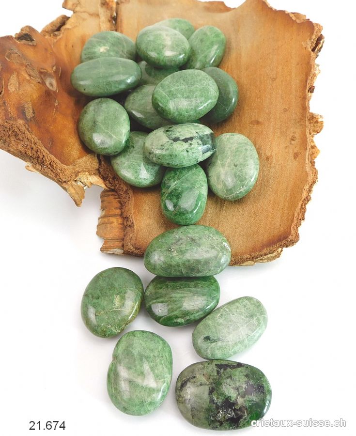 Apatite verte 2,5 - 3 cm / 10 - 14 grammes.