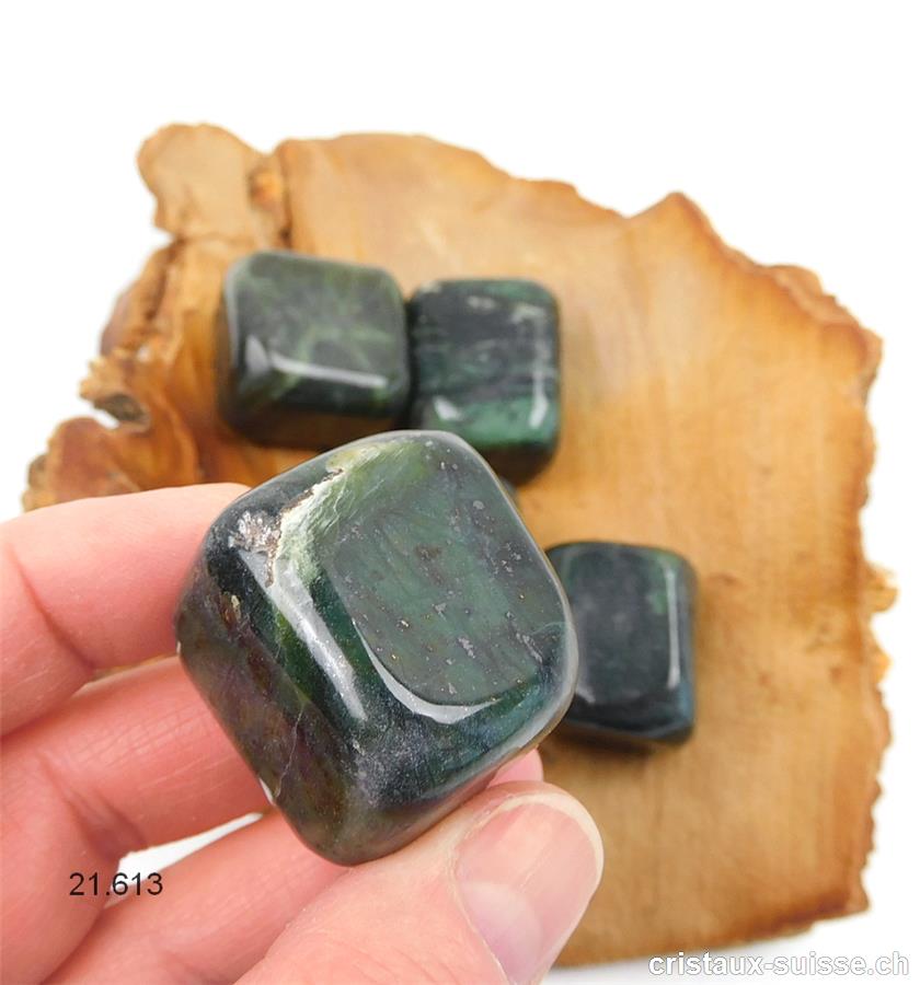 Néphrite Jade vert foncé env. 3 x 2,5 cm / 44 à 48 grammes. Taille XL