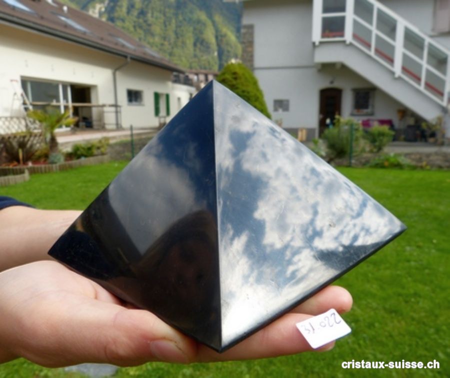 Pyramide Schungite 15 cm x haut. 10 cm, env. 2'120 grammes. Pièce unique