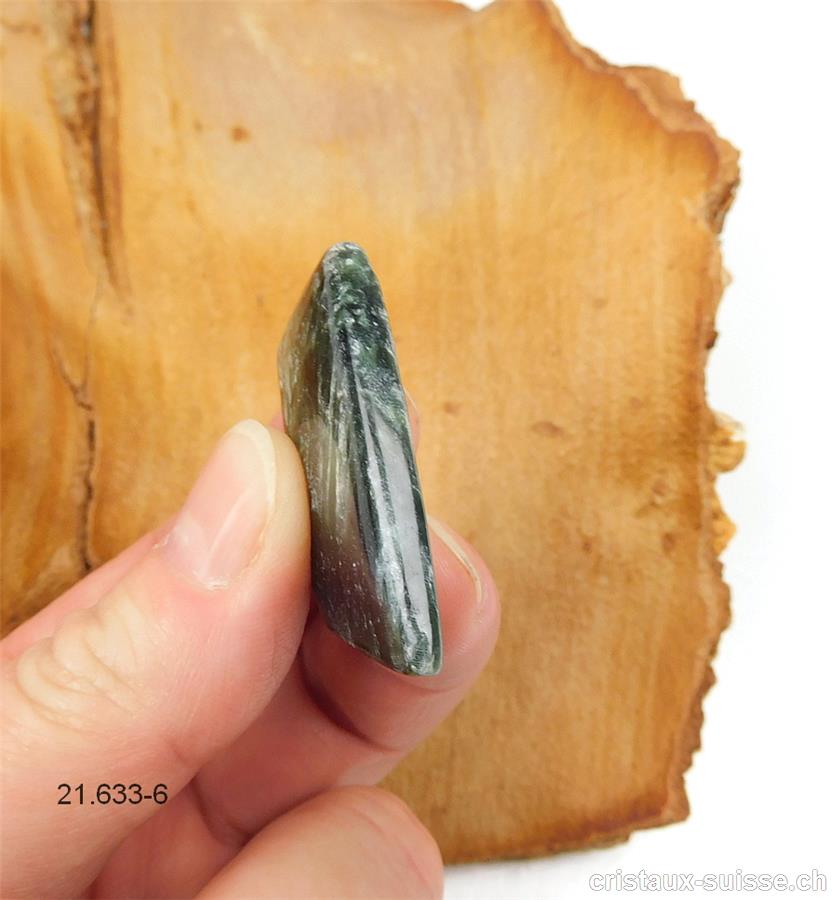 Séraphinite de Sibérie, polygone 3,7 x 2,3 x ép. 0,55 cm. Pièce unique
