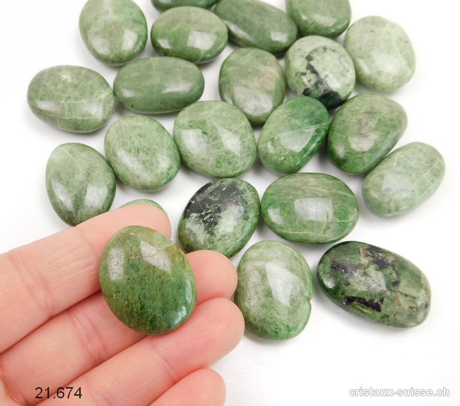 Apatite verte 2,5 - 3 cm / 10 - 14 grammes.