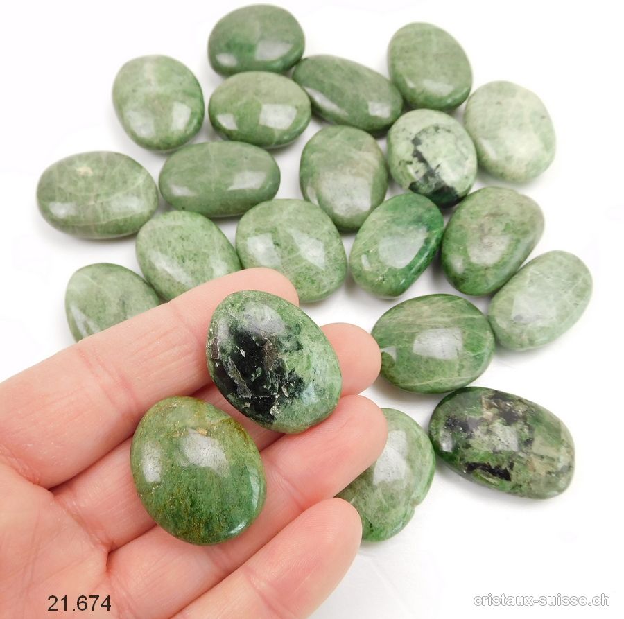 Apatite verte 2,5 - 3 cm / 10 - 14 grammes.